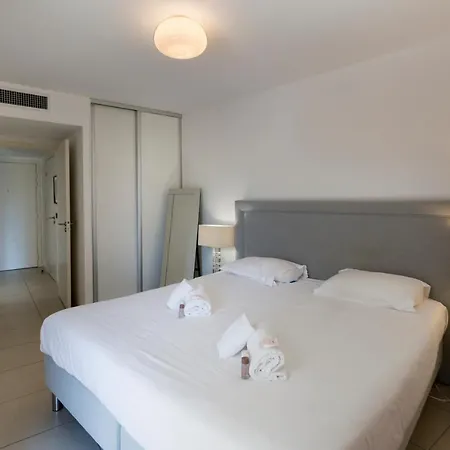 2 Pieces Avec Clim, Terrasse, Piscine, 100m Lägenhet *