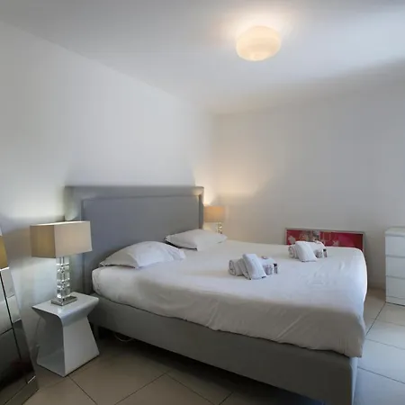 2 Pieces Avec Clim, Terrasse, Piscine, 100m Lägenhet Cannes