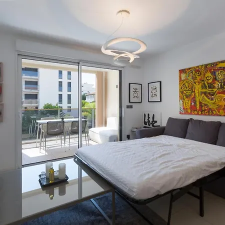Apartment 2 Pieces Avec Clim, Terrasse, Piscine, 100m