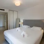 2 Pieces Avec Clim, Terrasse, Piscine, 100m Apartman *
