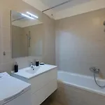 2 Pieces Avec Clim, Terrasse, Piscine, 100m *